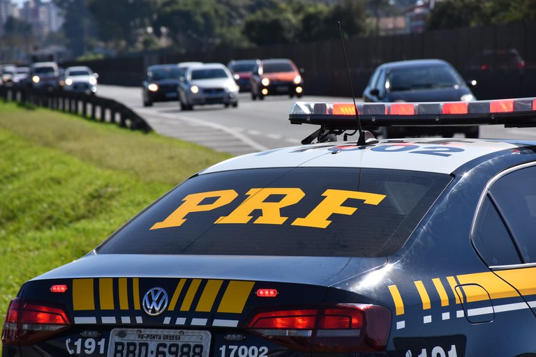 PRF amplia fiscalização nas estradas federais no Paraná